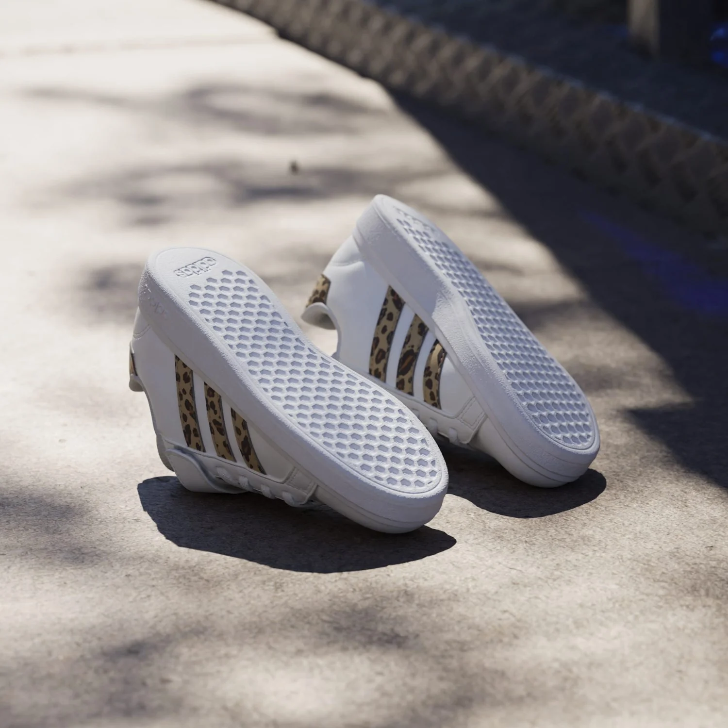 adidas Originals Ftwr White/Magic Beige/Matte Gold Grand Court 2.0 El C Sneakers - Image 3