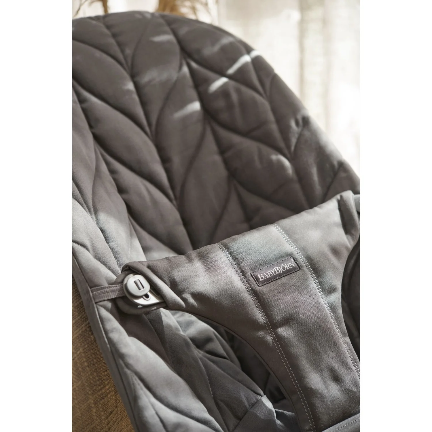BabyBjörn Anthracite Grey Bouncer Bliss - Woven, Flower Leaf Quilt - Image 17