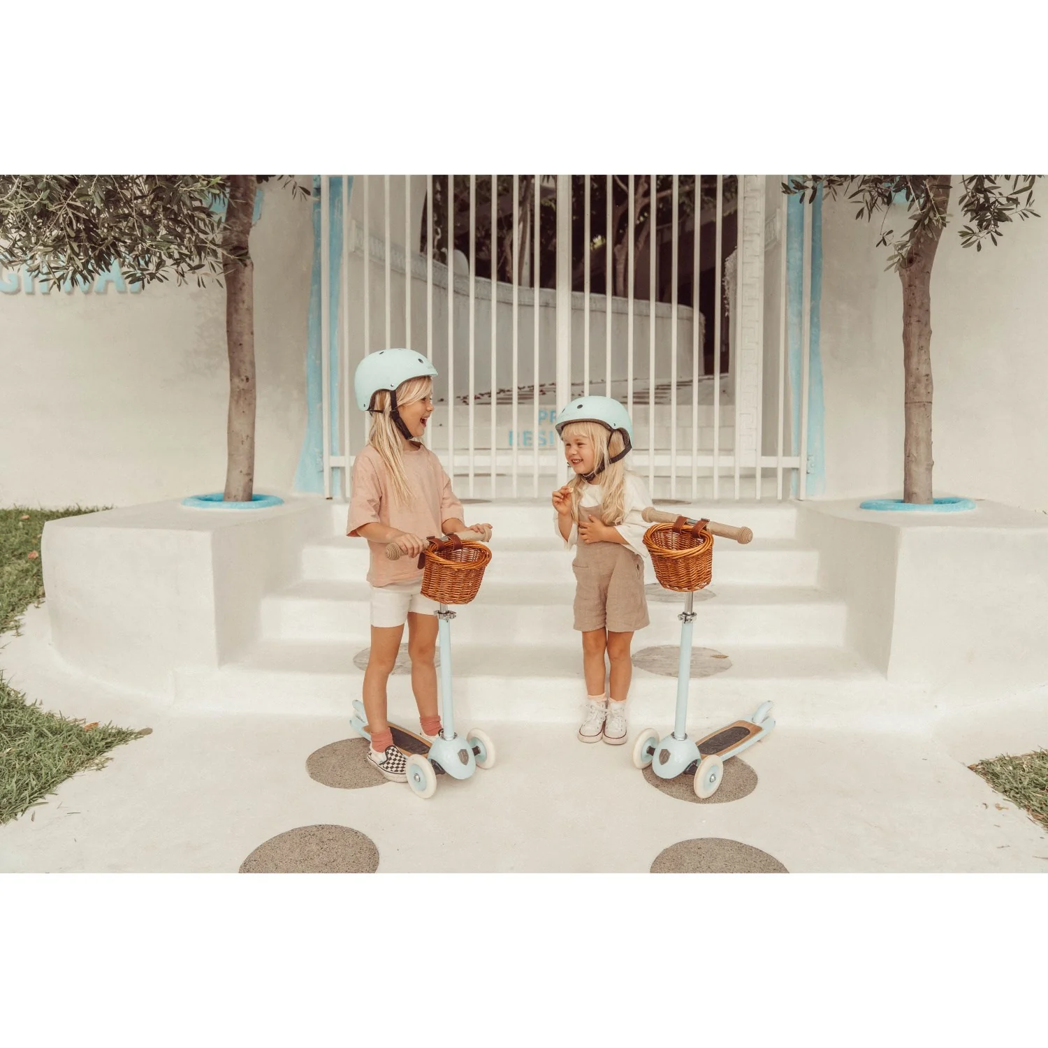 Banwood Pale Mint Scooter - Image 4
