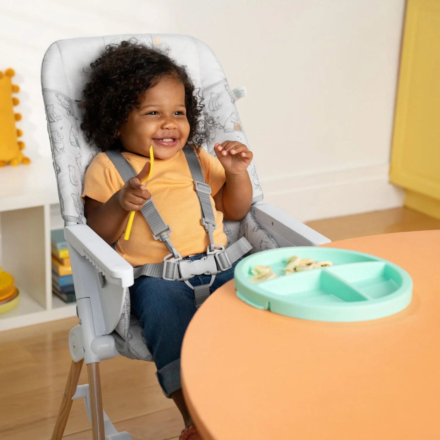 Bright Starts Winnie The Pooh Classic Pals™ Compact Folding High Chair - Image 3