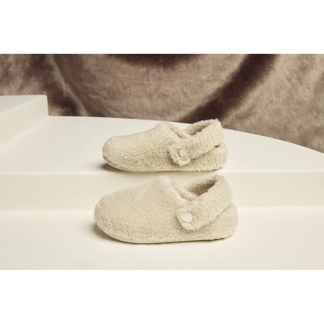 Crocs Stucco Classic Cozzzy Slipper - Image 2