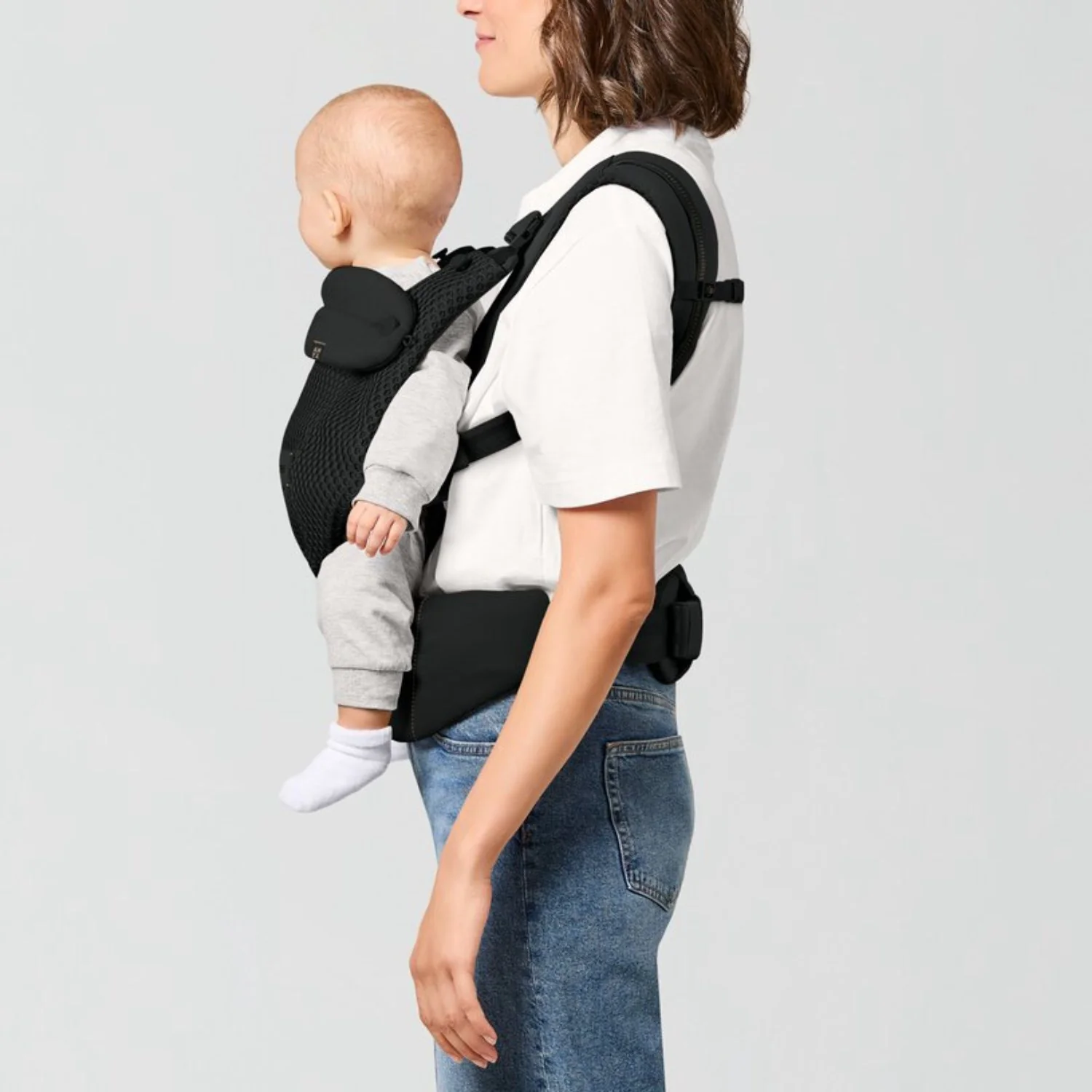 Cybex Magic Black Amya Carrier - Image 3