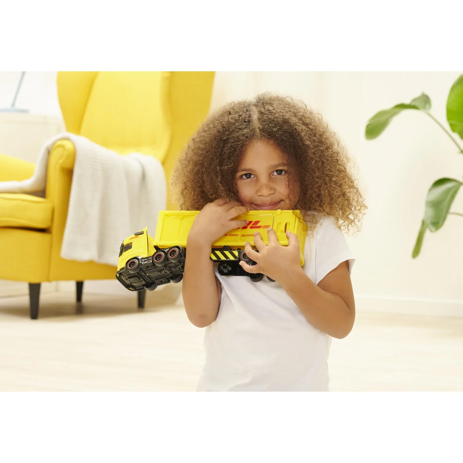 Dickie Toys DHL Truck - Image 4