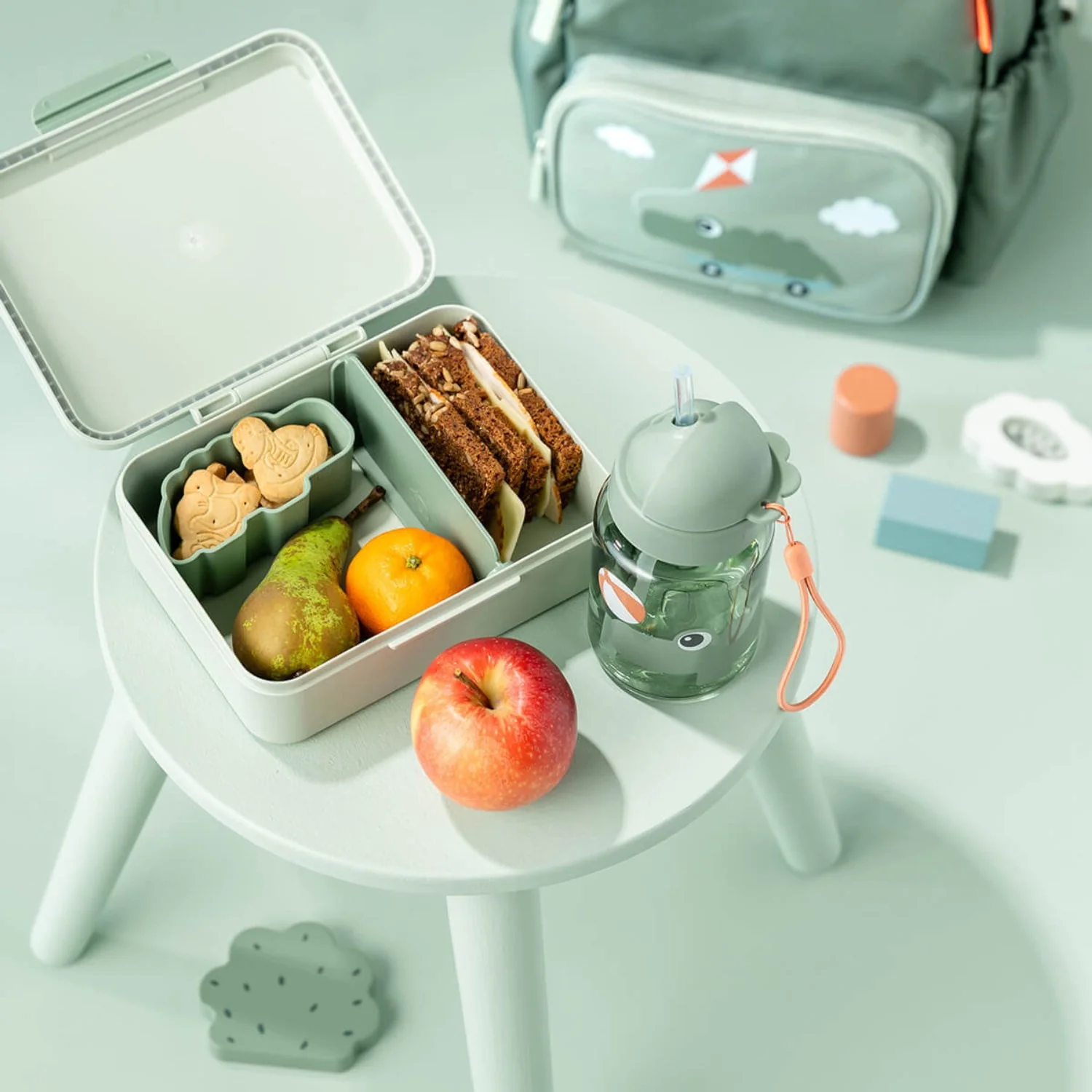 DonebyDeer Green Lunch Box With Divider Playground - Image 3