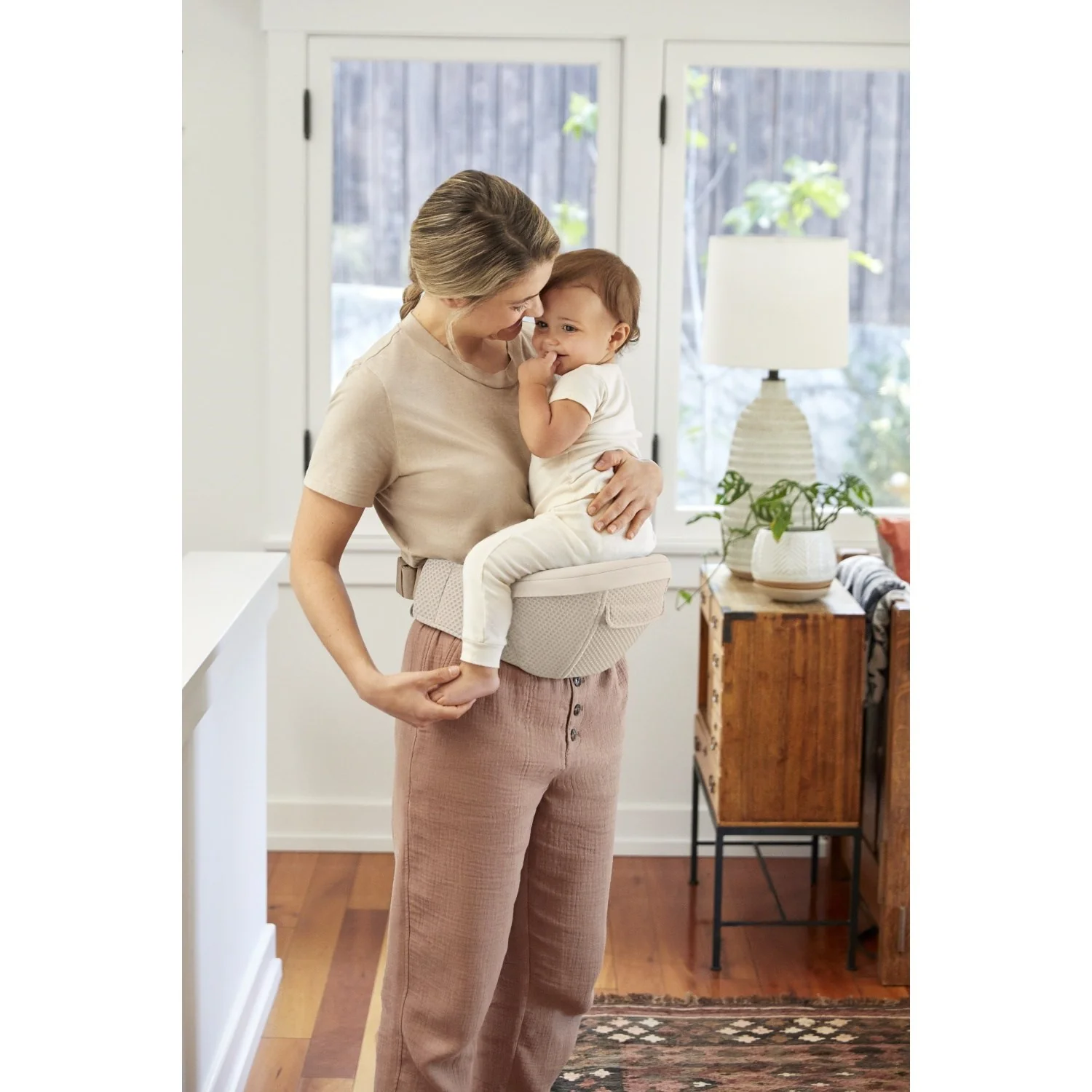 Ergobaby Natural Beige Alta Hip Seat - Image 5