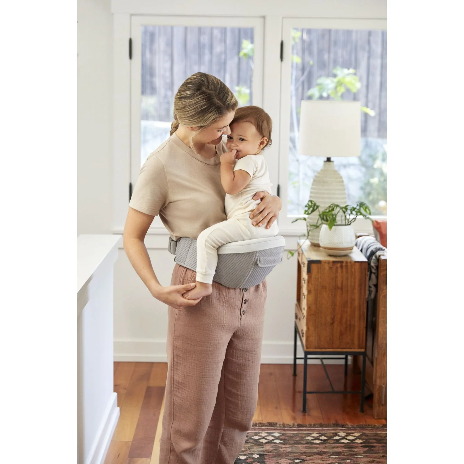 Ergobaby Pearl Grey Lift Hip Seat - Image 2