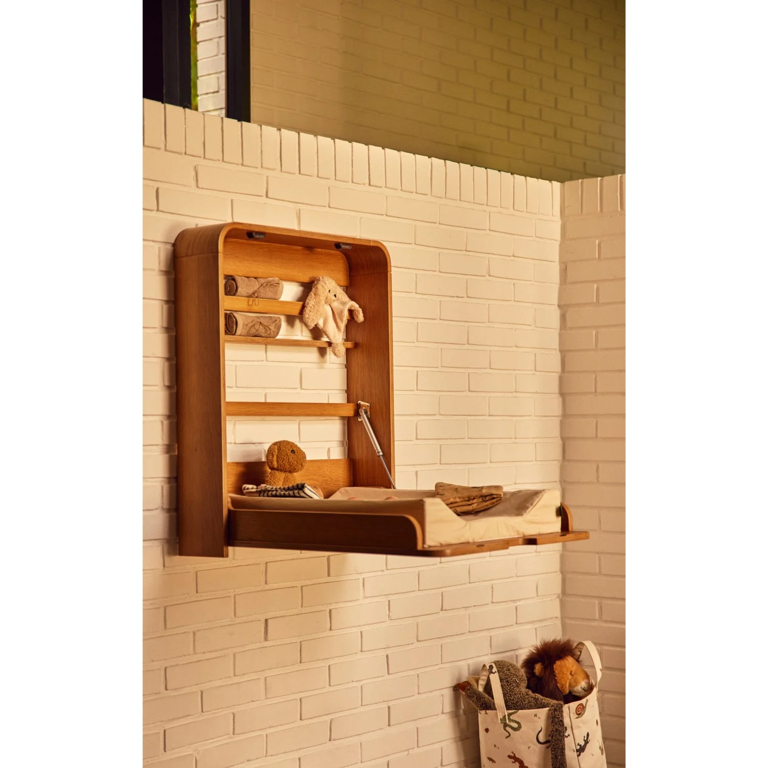 FLEXA Oak Væghængt Changing Table - Image 11