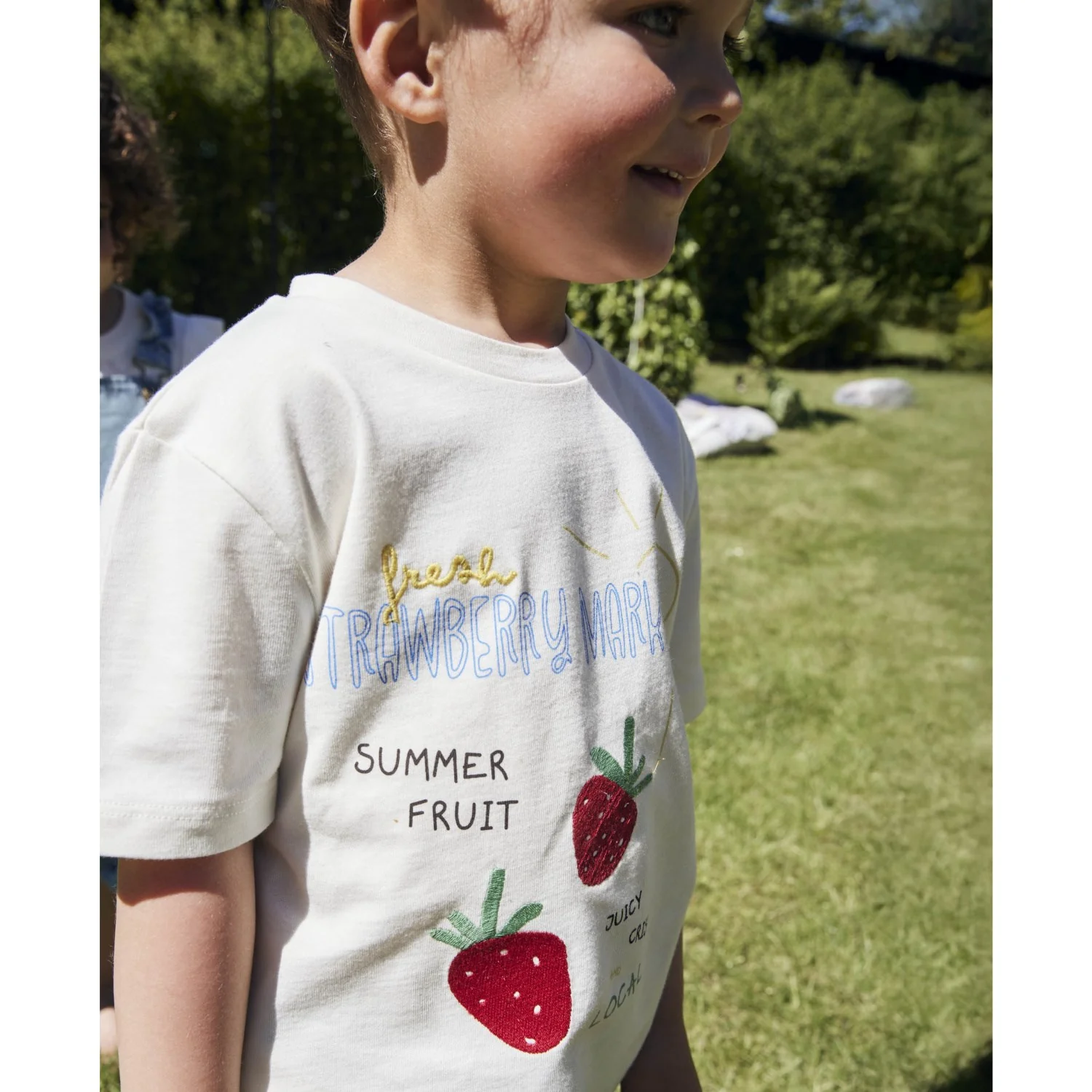 Fliink Cloud Dancer Sommer Strawberry T-Shirt - Image 3