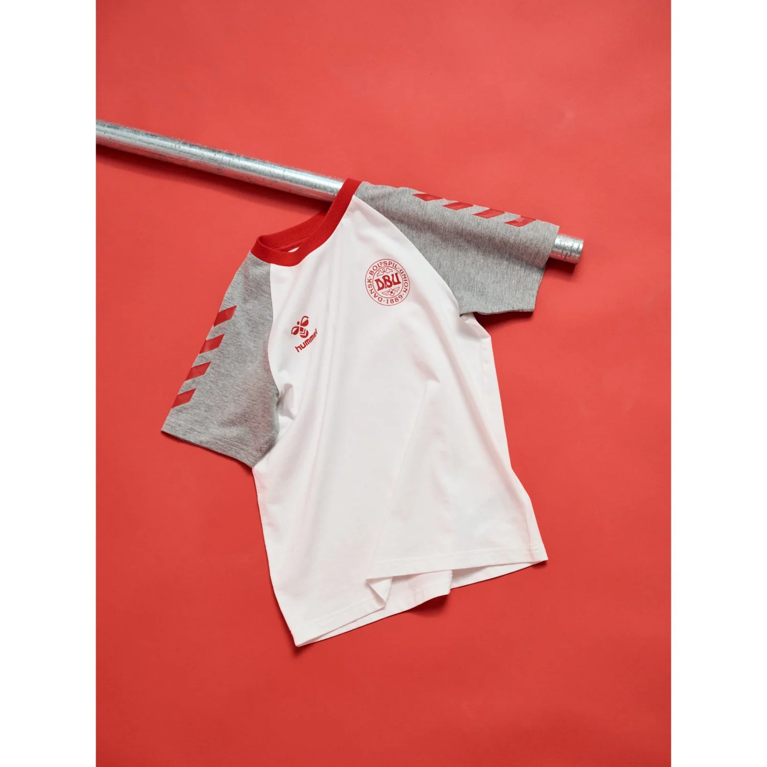 Hummel White Jr Reg Dbu T-Shirt S/S - Image 3