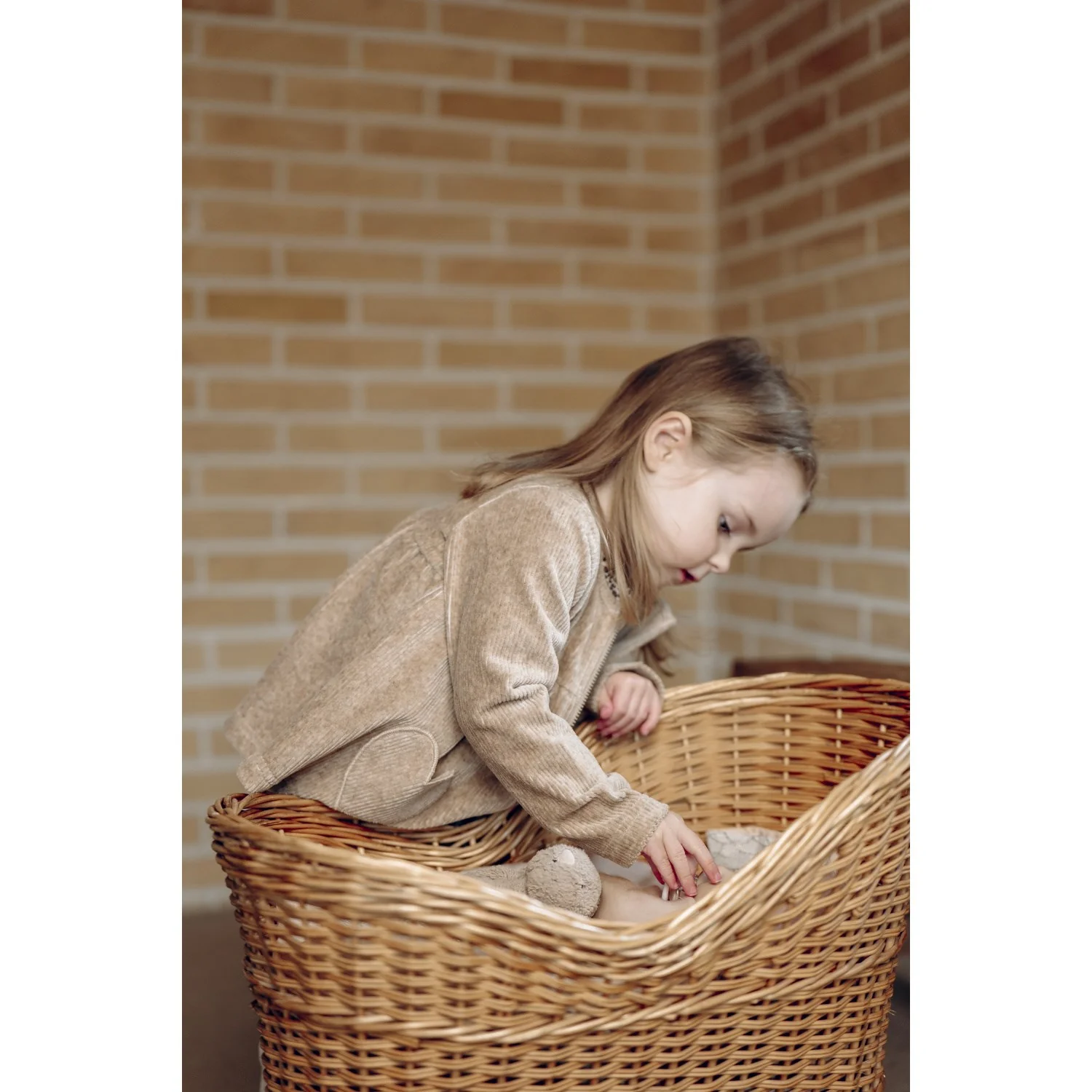 Hust & Claire Biscuit Thilde Ottoman Velour Solid - Image 3