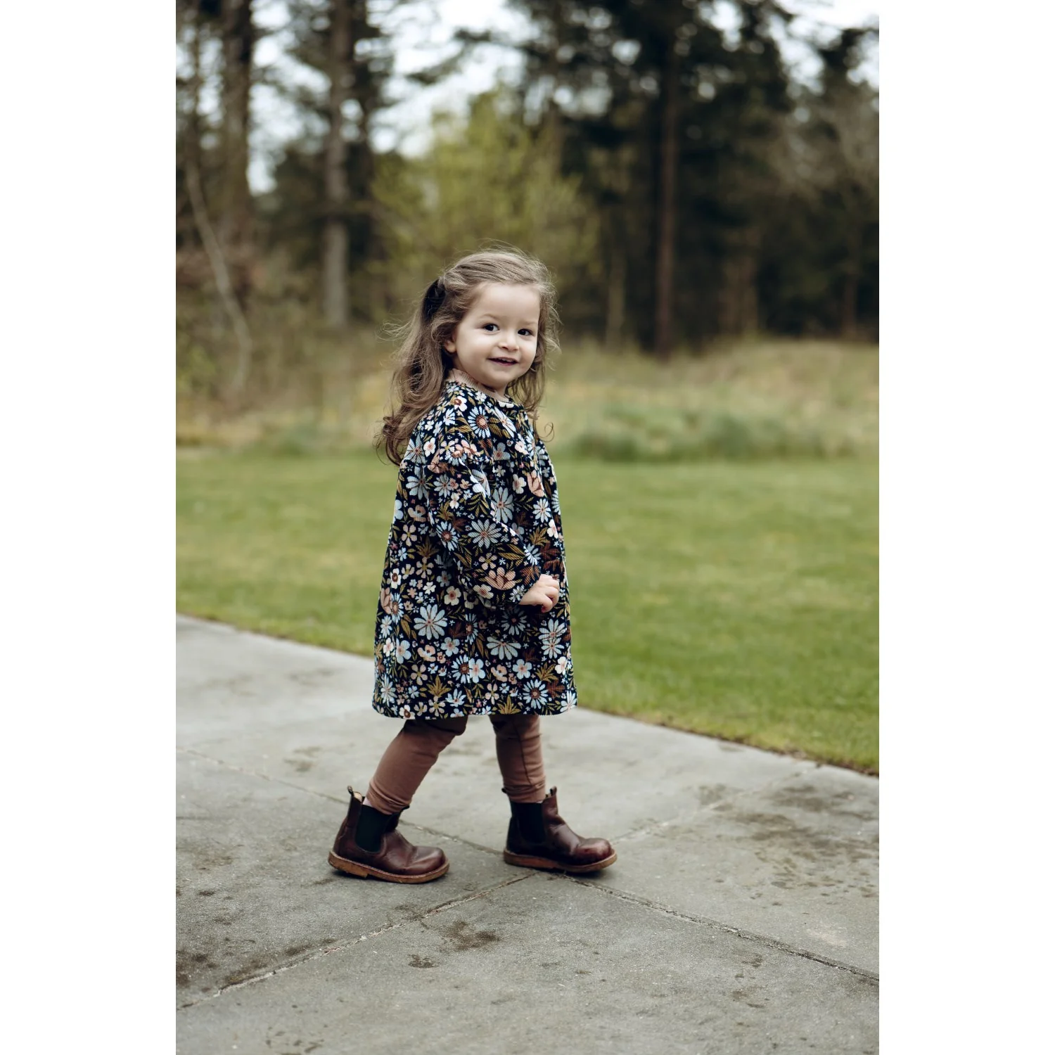Hust & Claire Light Blue Karoline Winter Flora - Image 3