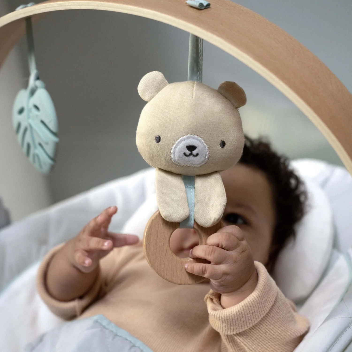 Ingenuity Grey Cosy Spot Baby Bouncer With Activity Arch In Wood - Image 4