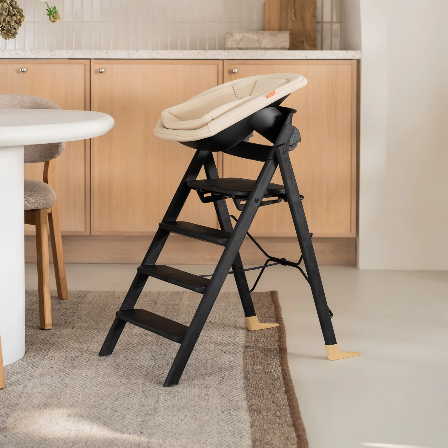 KAOS Charcoal Black KLAPP® Newborn Seat - Image 3
