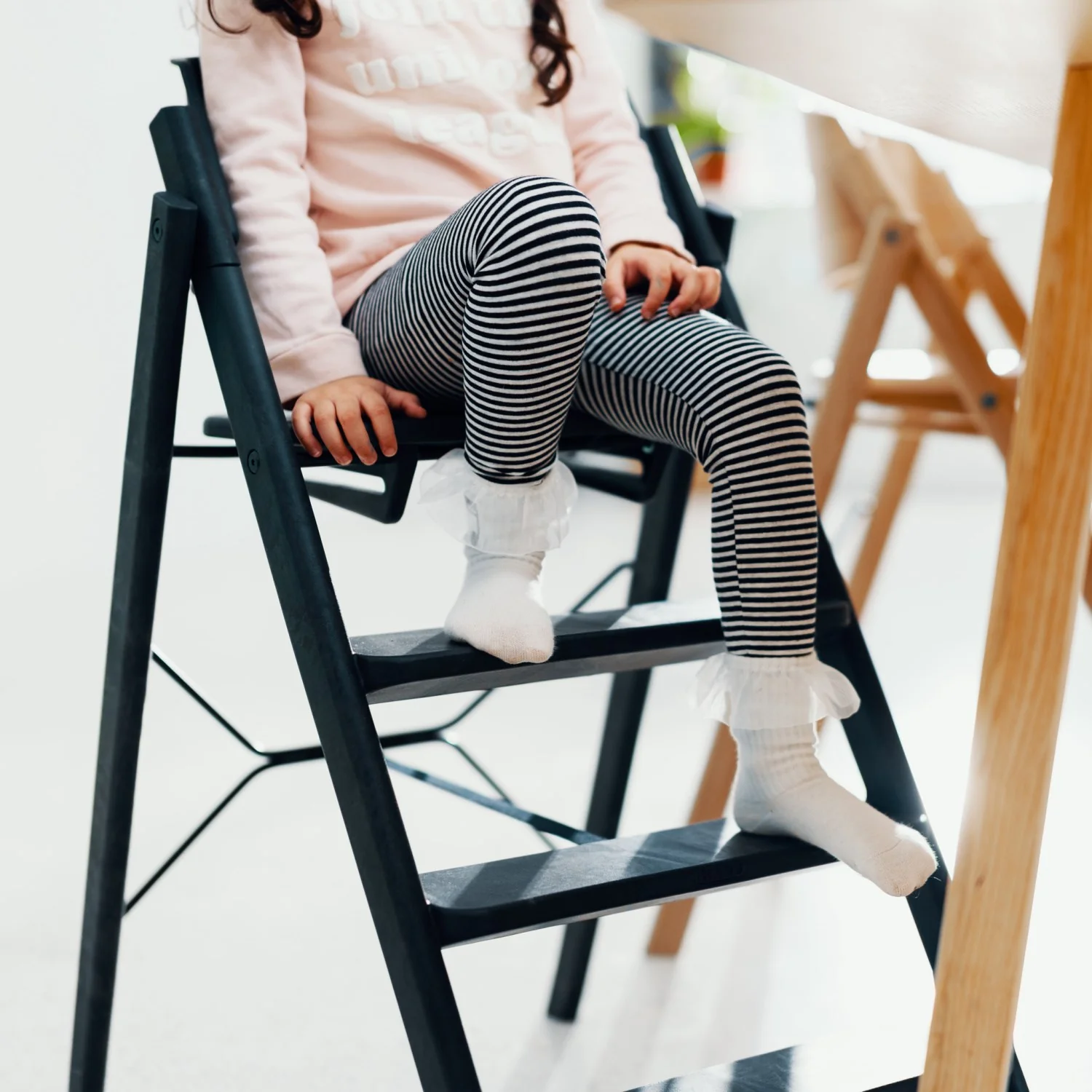 KAOS Charcoal Black Klapp High Chair Recycled - Image 2