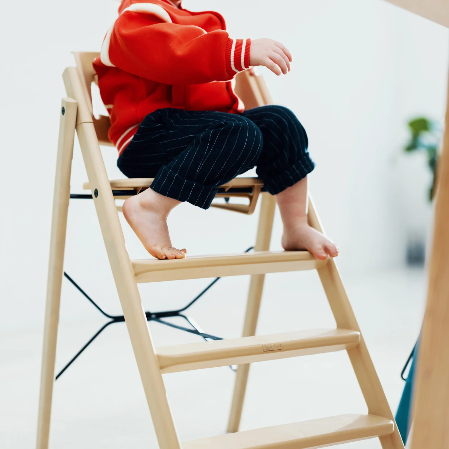 KAOS Desert Sand Klapp High Chair Recycled With KLAPP® Safety Rail & Tray Bundle - Image 3