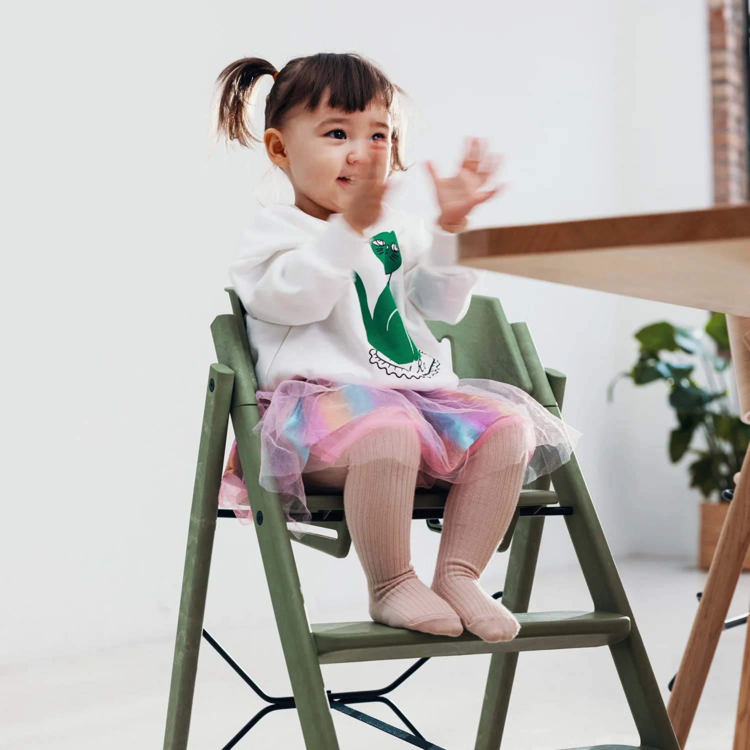 KAOS Mineral Green Klapp High Chair Recycled With KLAPP® Safety Rail & Tray Bundle - Image 7