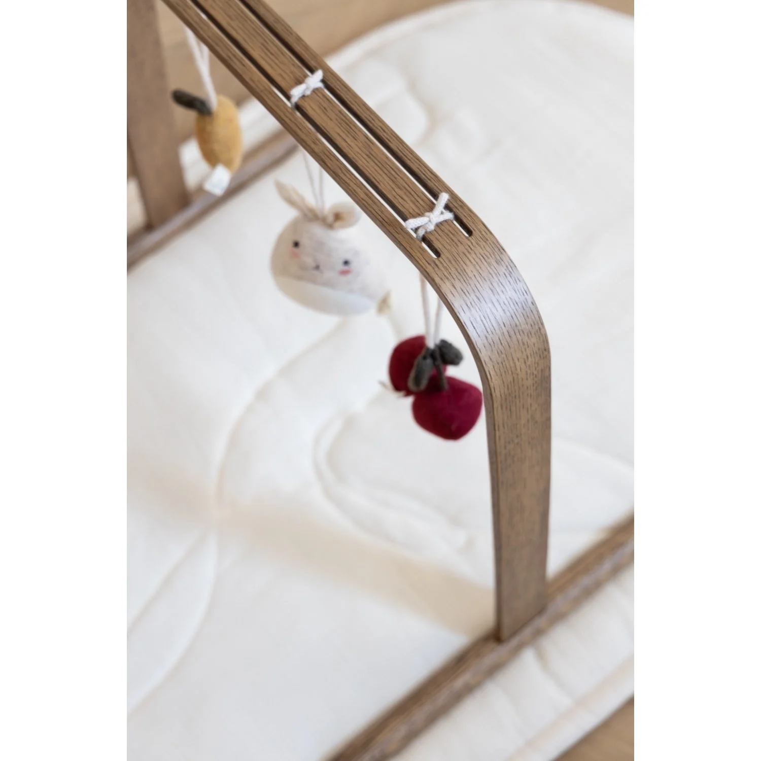 KAS Kopenhagen Cream Hummbird Oval Playmat - Image 5