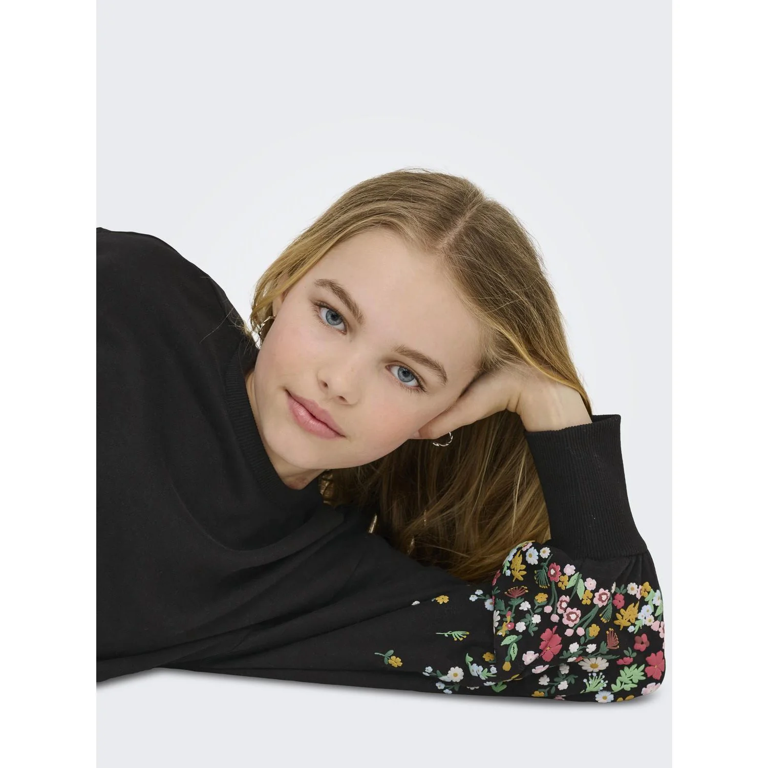 kids ONLY Black Sleeve Flower Kogbrooke L/S O-Neck Flower Swt Noos - Image 4