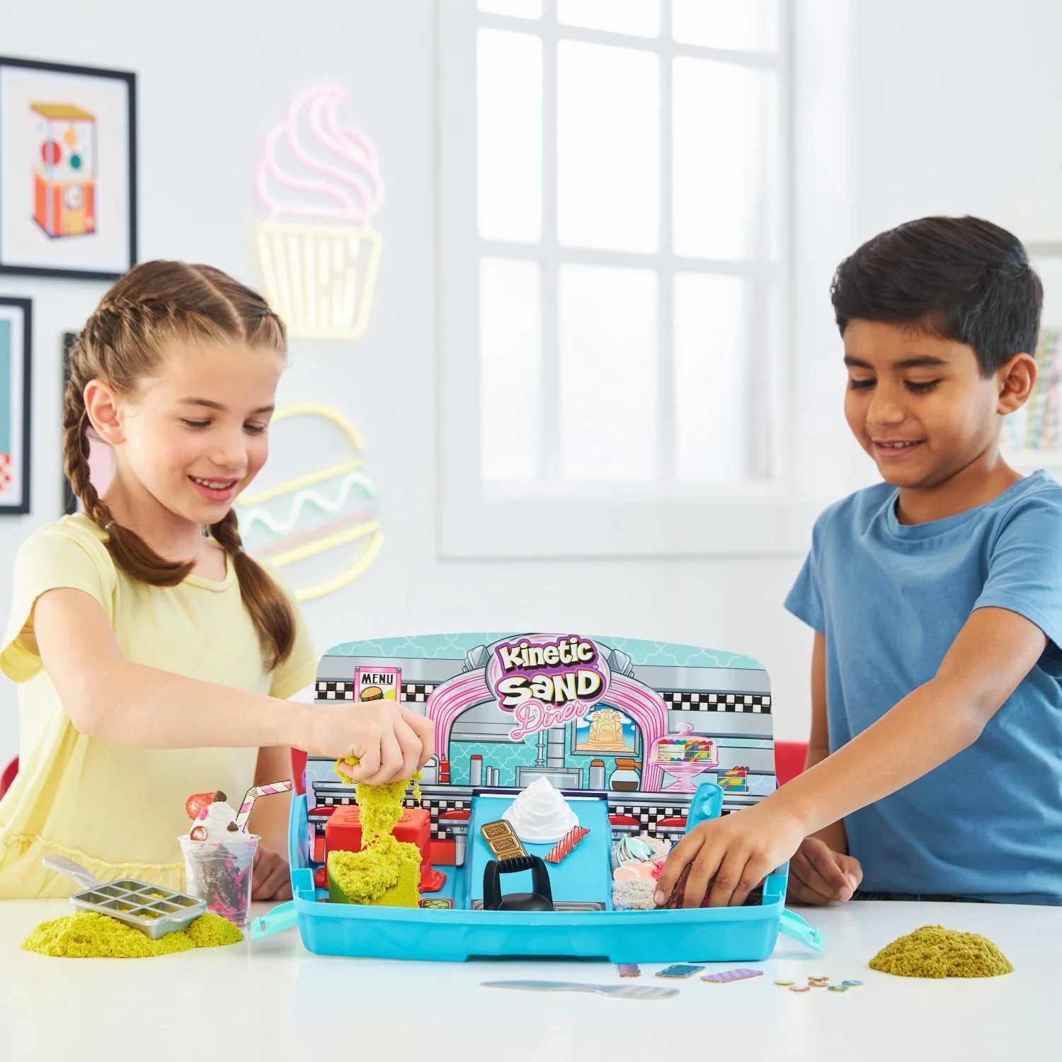 Kinetic Sand Diner Foldbar Sand Box - Image 3