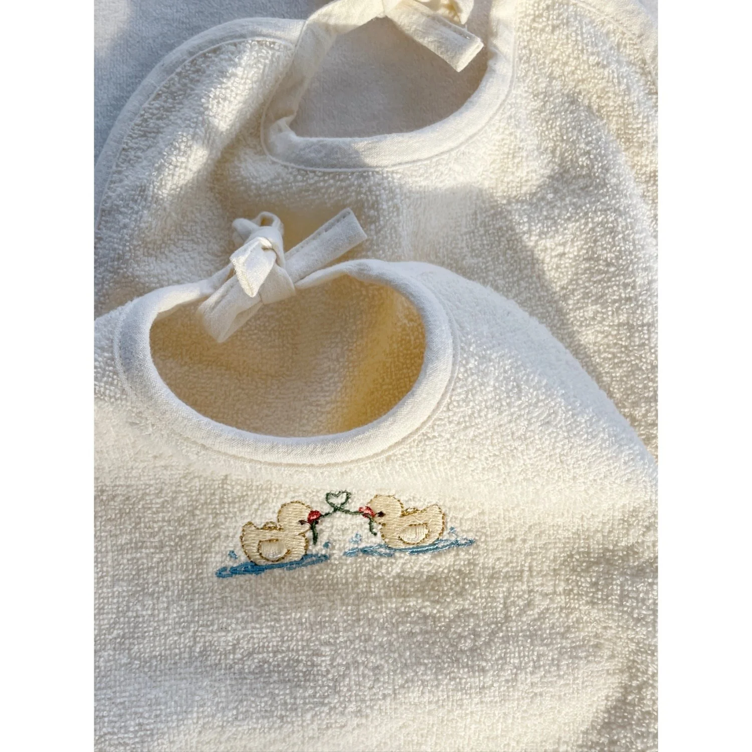 Konges Sløjd Antique White Figo 2 Pack Terry Bibs GOTS - Image 3