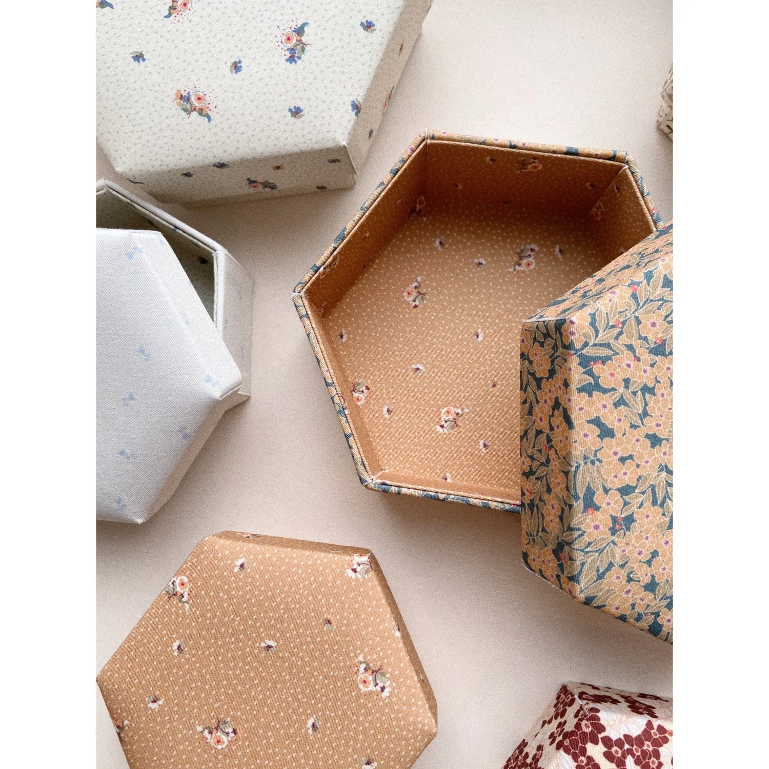 Konges Sløjd Flower Bouquet /Petit Bisou Blue Padded Box Set - Image 2