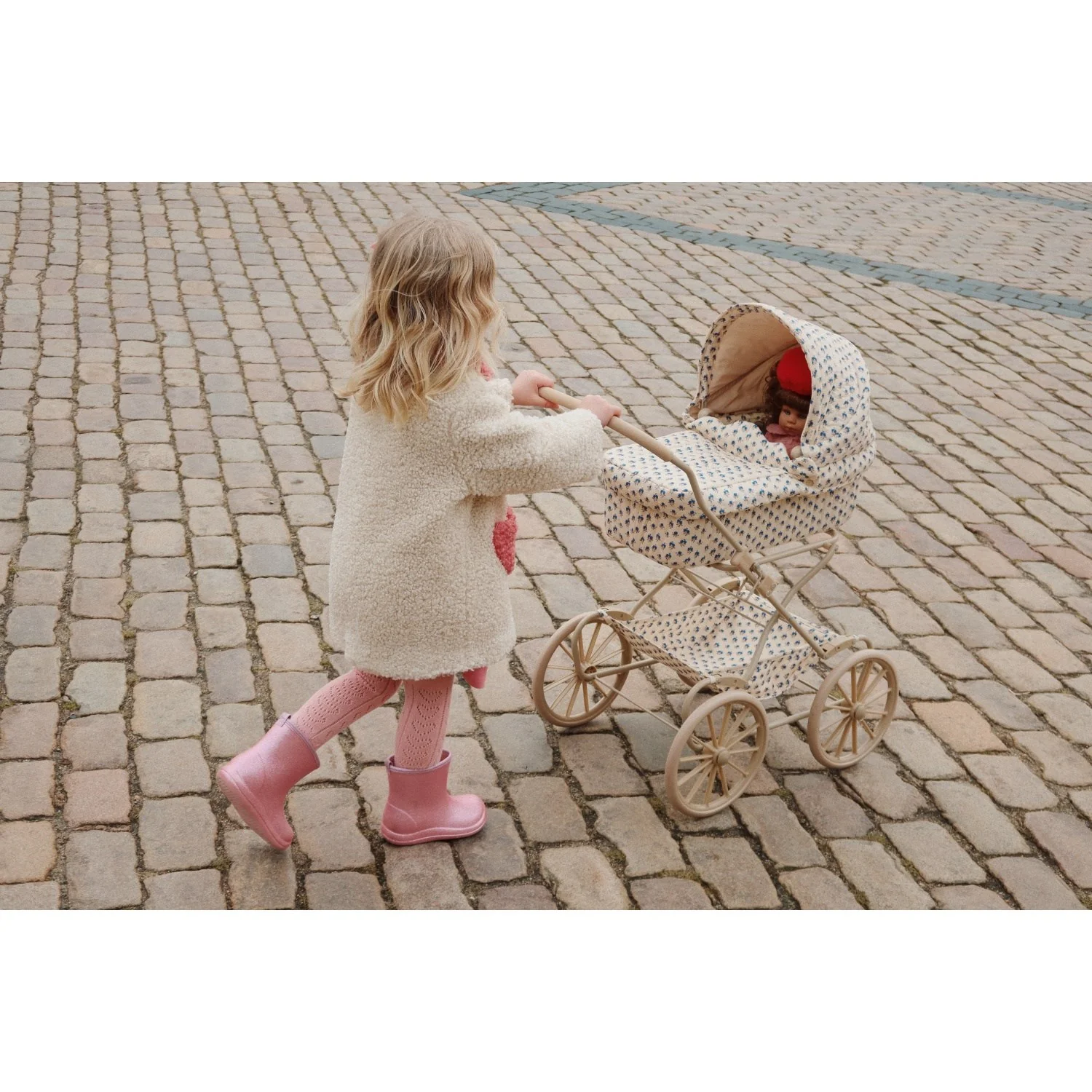 Konges Sløjd Multi Odette Doll - Image 2