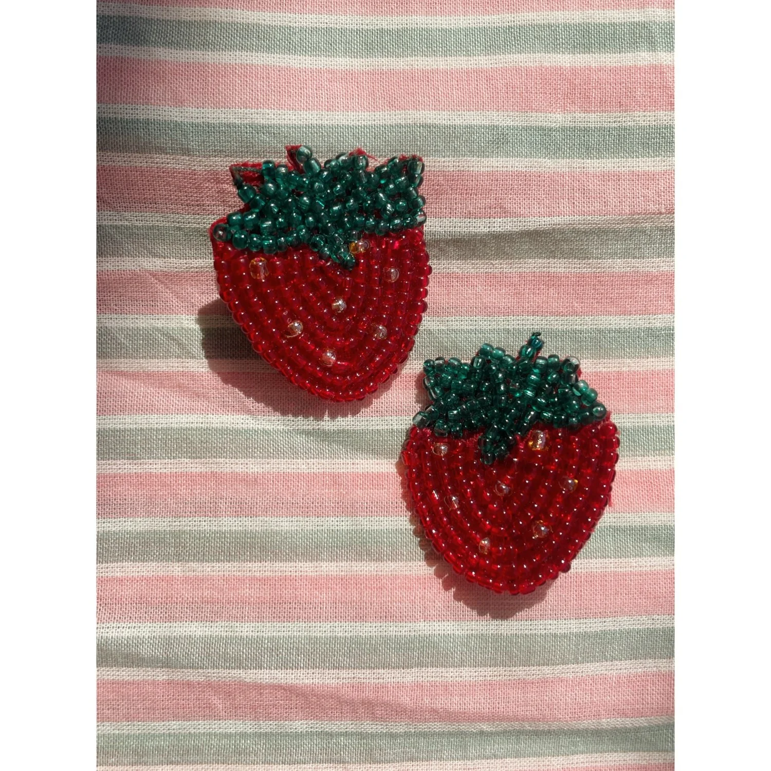 Konges Sløjd Strawberry 2 Pack Strawberry Beaded Hair Clip - Image 2