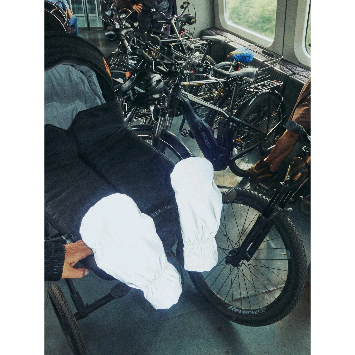 KongWalther Grey Reflective Østerbro Gloves - Image 2