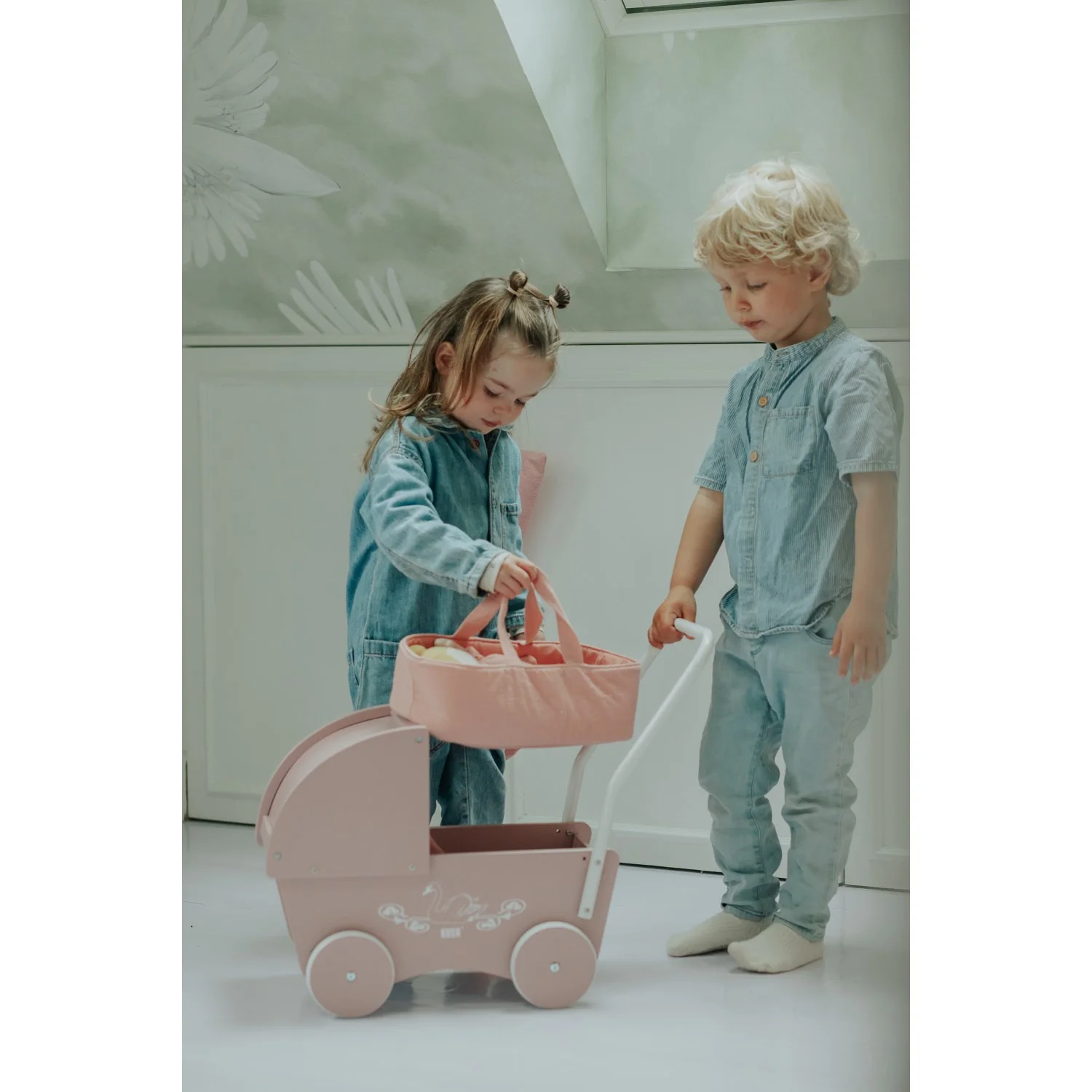KREA® Doll In Basket Rose - Image 4