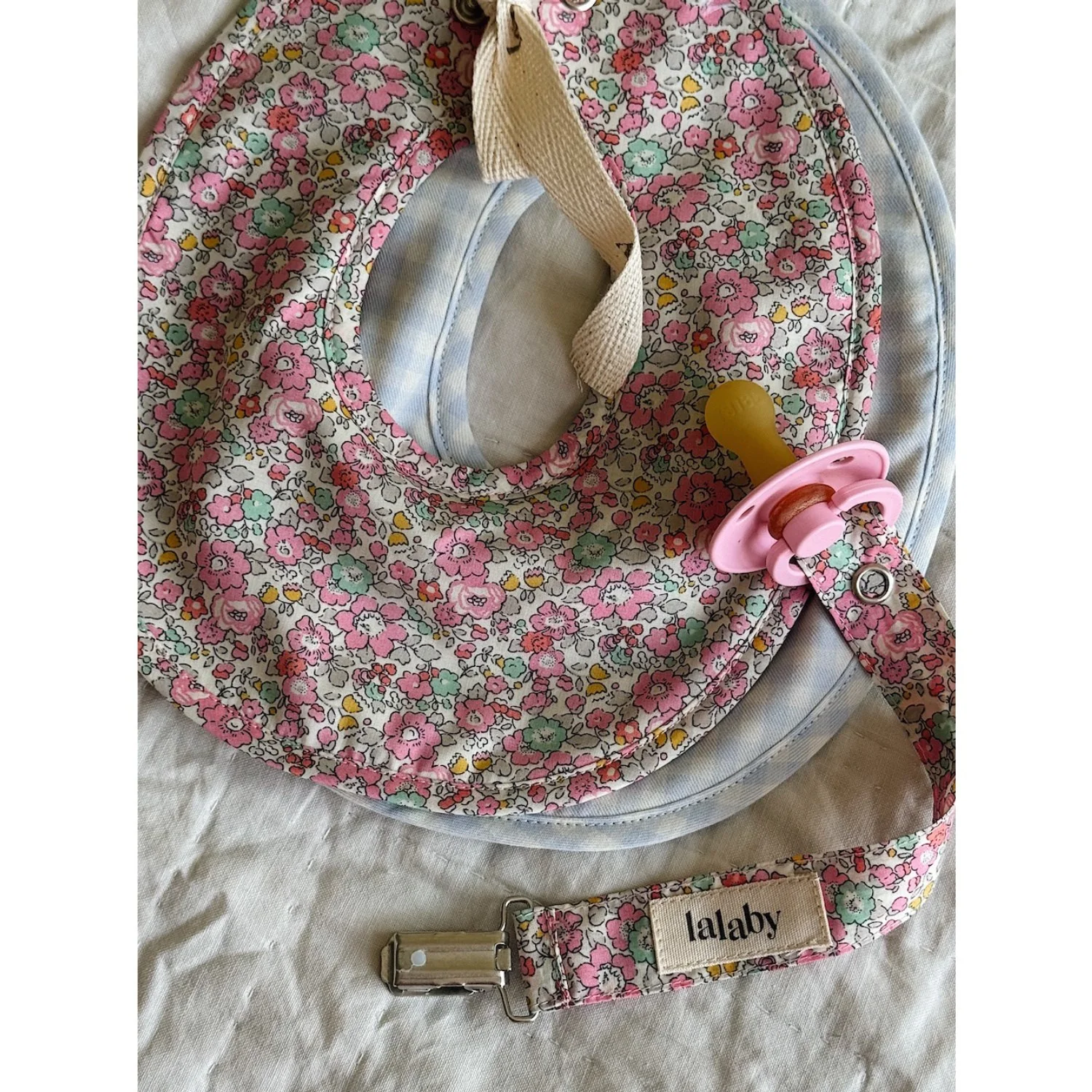 Lalaby Bibi Bib - Pink Betsy - Image 3