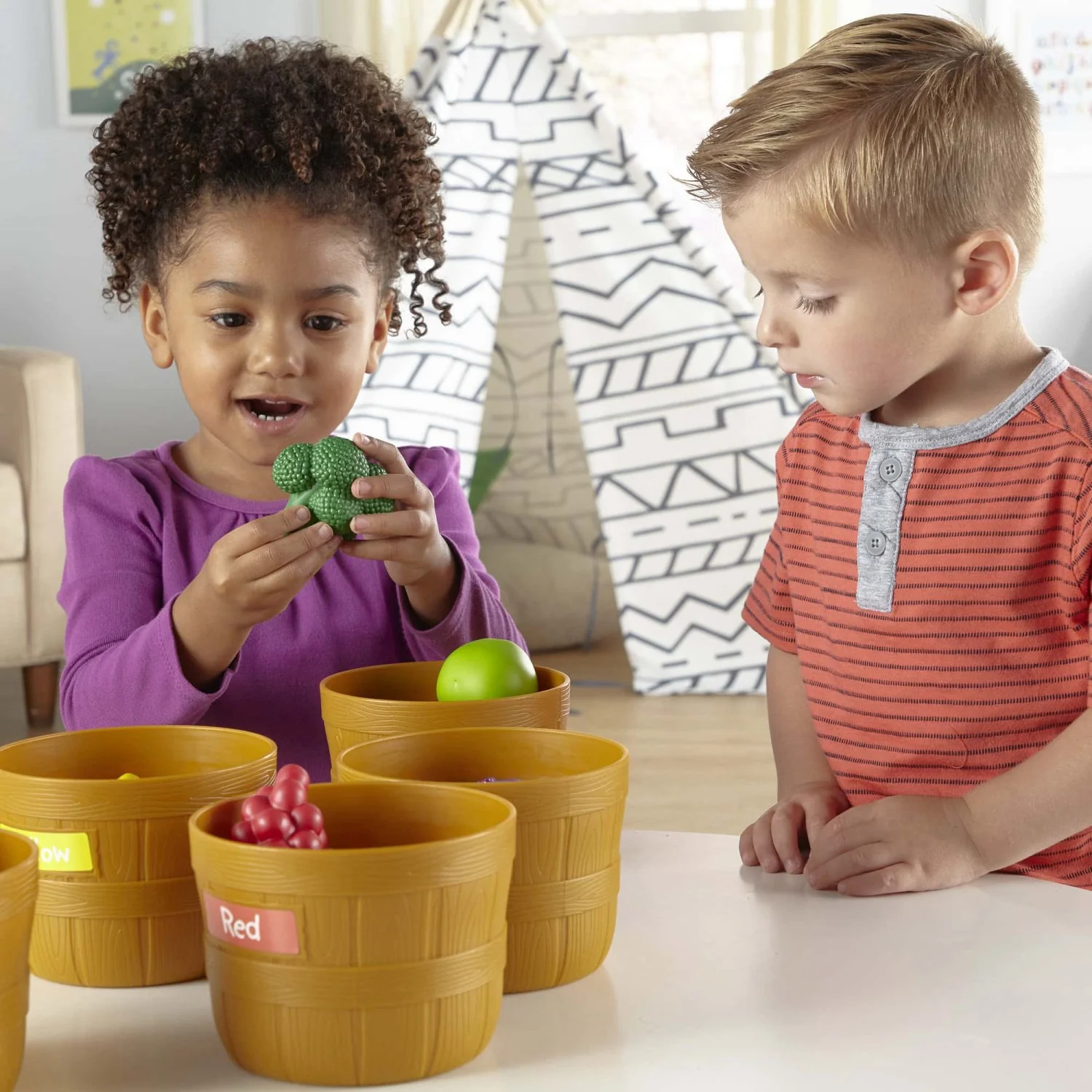 Learning Resources® Farmer's Market Colour Sorting Set - Image 6