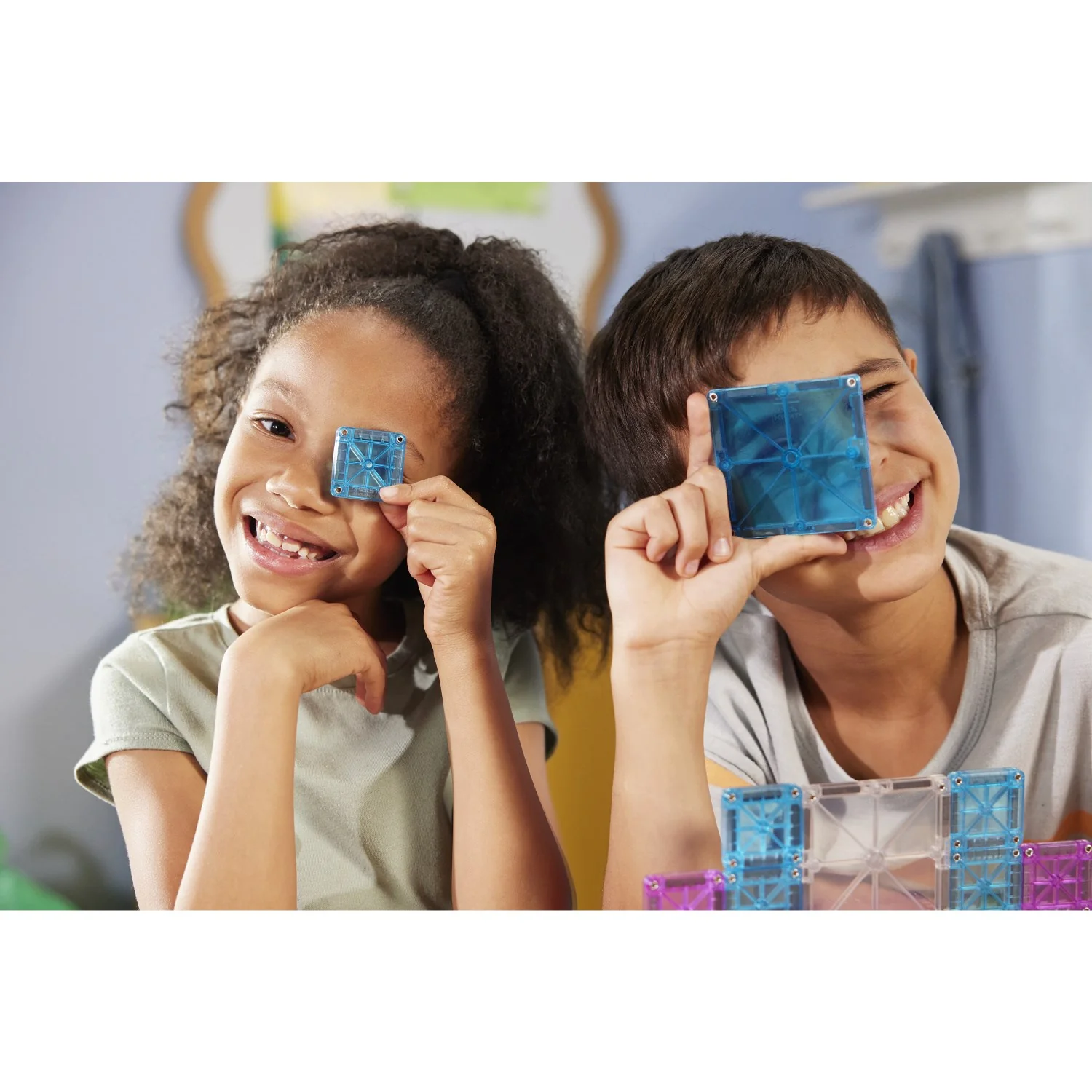 Magna-Tiles® Deluxe Travel Set 55 Pcs(CDU) - Image 2