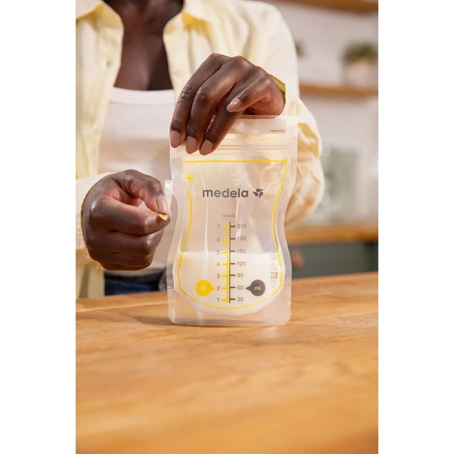 medela Easy Pour Snack Bag For Breast Milk - Image 12