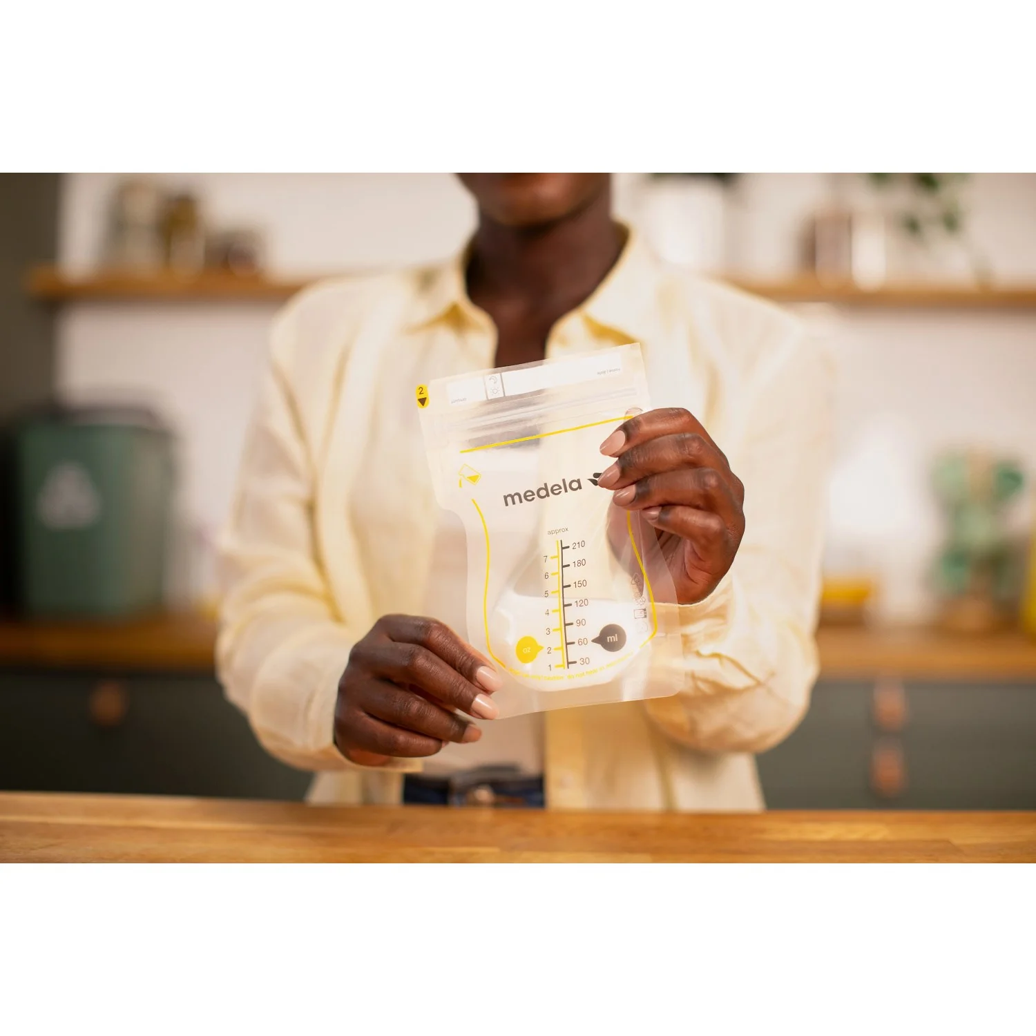 medela Easy Pour Snack Bag For Breast Milk - Image 5