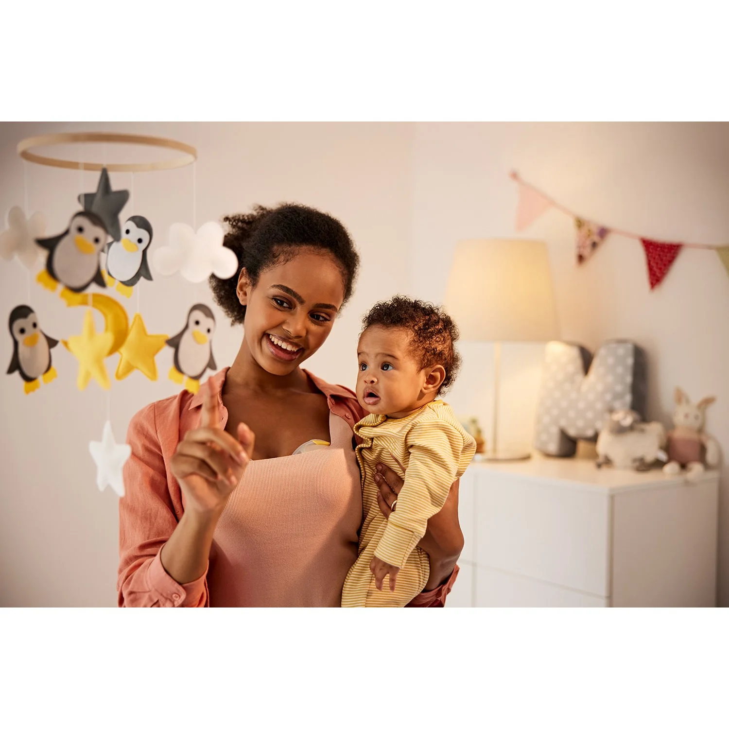 medela Freestyle Hands-Free Double Electric Breast Pump - Image 11