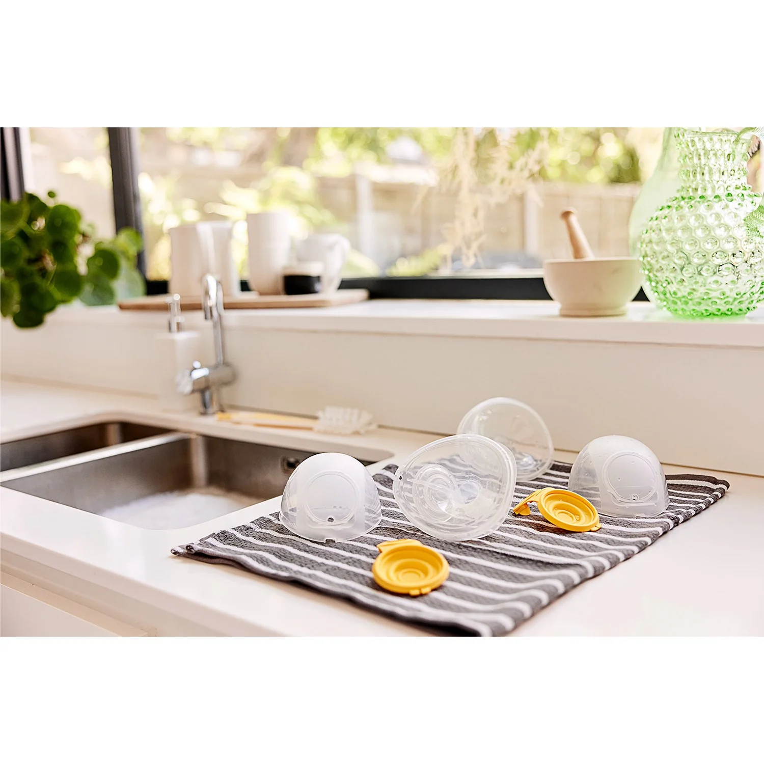 medela Freestyle Hands-Free Double Electric Breast Pump - Image 12