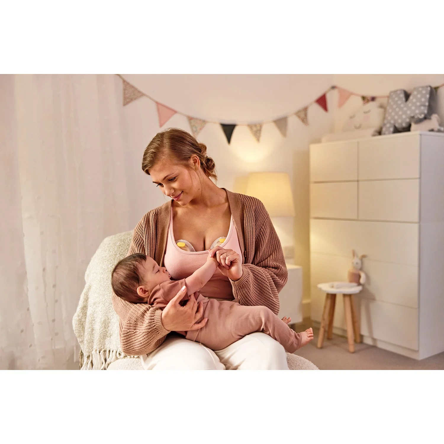 medela Freestyle Hands-Free Double Electric Breast Pump - Image 15