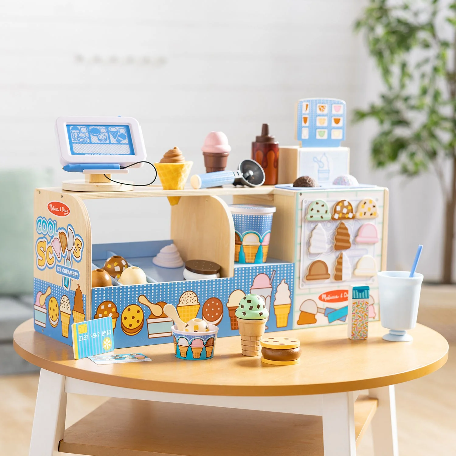 Melissa & Doug Multifarvet Cool Scoops Ice Creamery Wooden Counter - Image 2