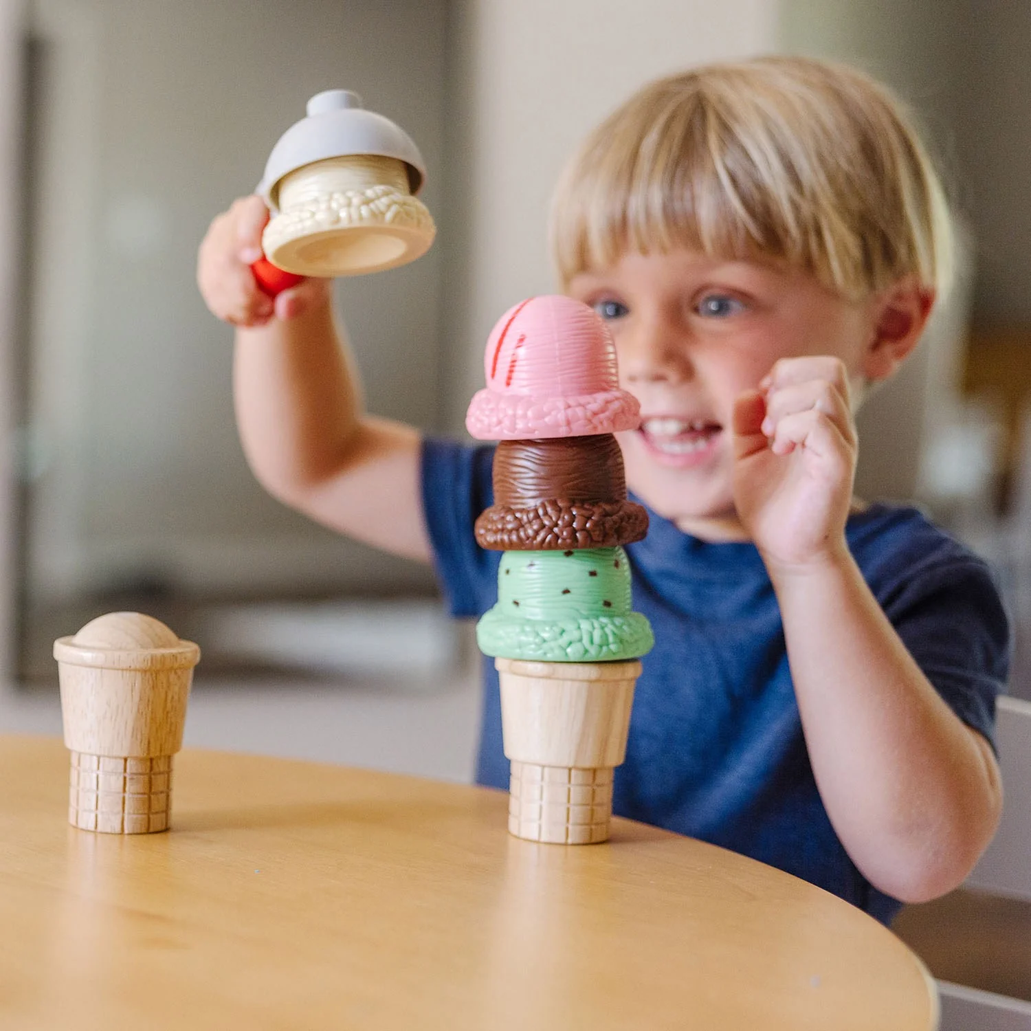 Melissa & Doug Multifarvet Toy Scoop & Stack Ice Cream Cone Playset - Image 3