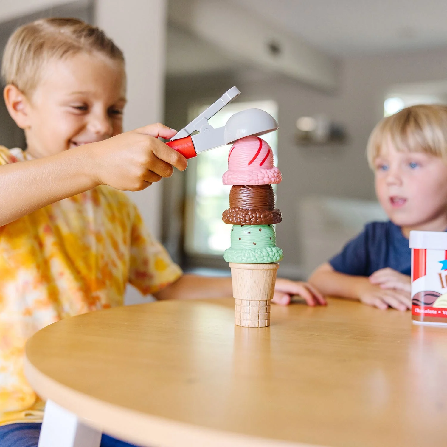 Melissa & Doug Multifarvet Toy Scoop & Stack Ice Cream Cone Playset - Image 4