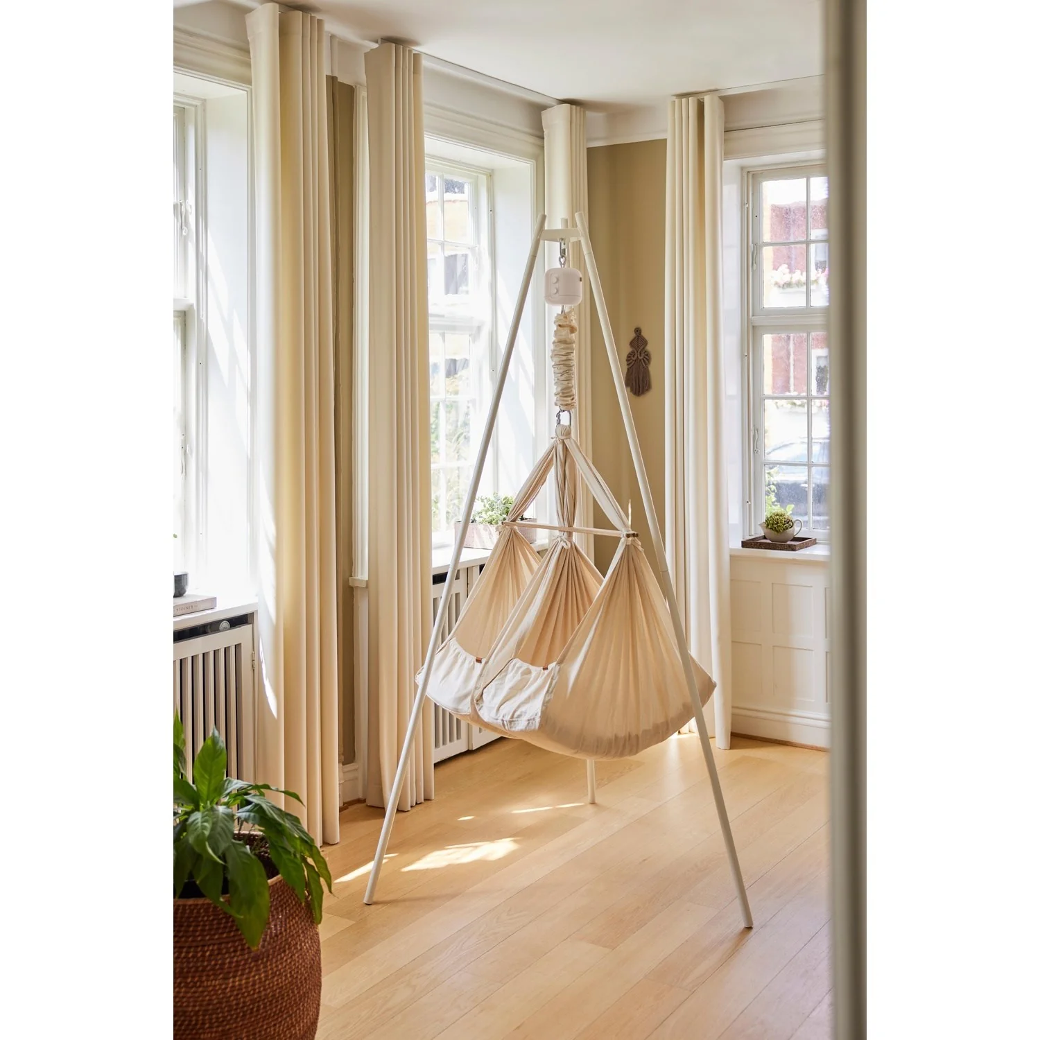 MEMBANTU Beige Cradle Bouncer Leelo02 - Image 4