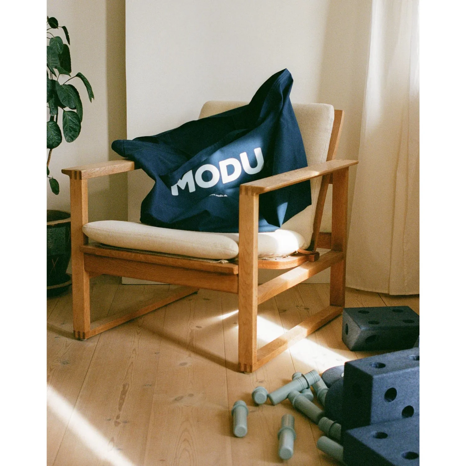 MODU Deep Blue Travel Bag - Image 3