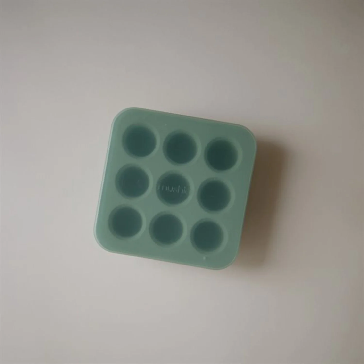 Mushie Cambridge Blue Fresh Food Feeder Freezer Tray - Image 2