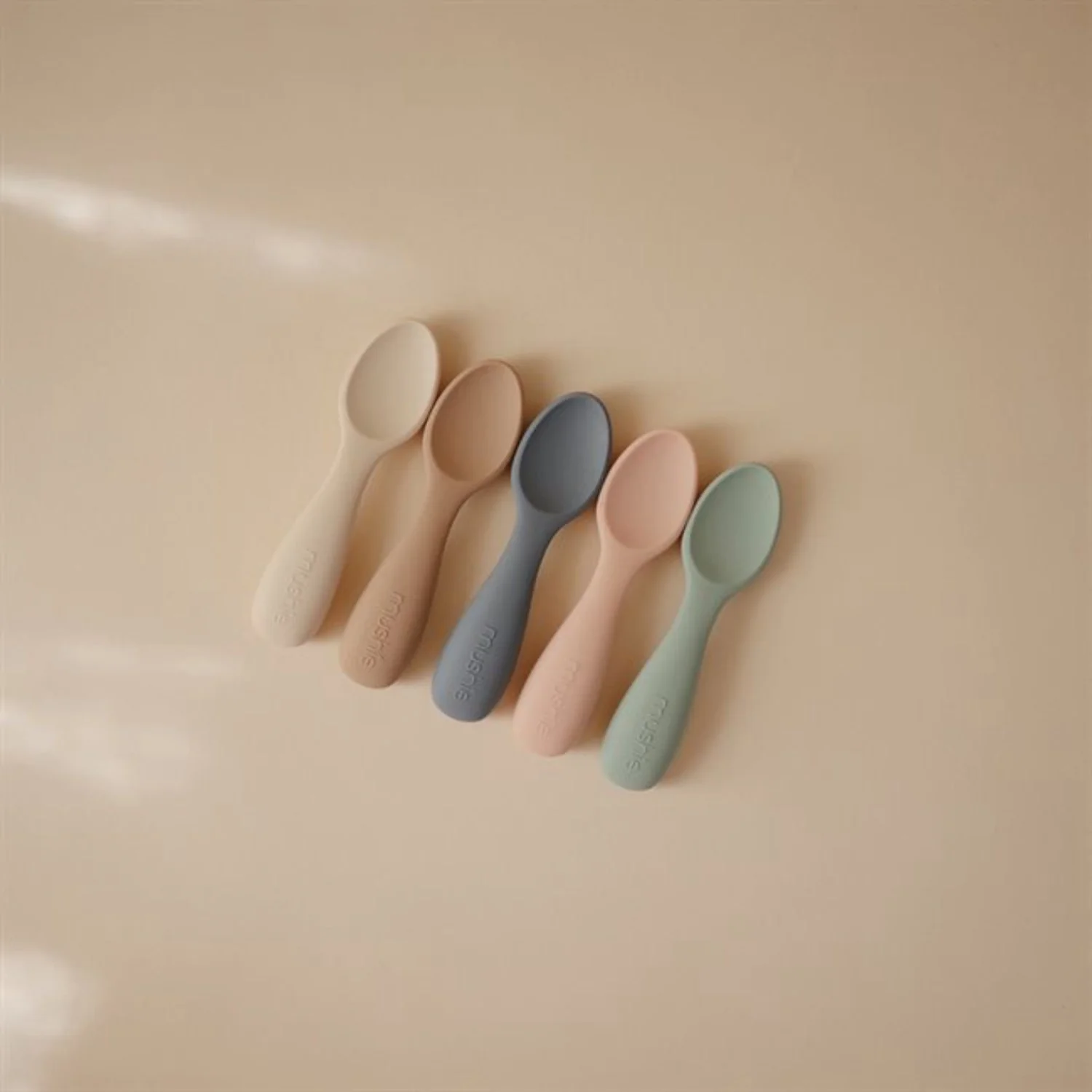 Mushie Natural/Shifting Sand Toddler Starter Spoons 2-Pack - Image 3