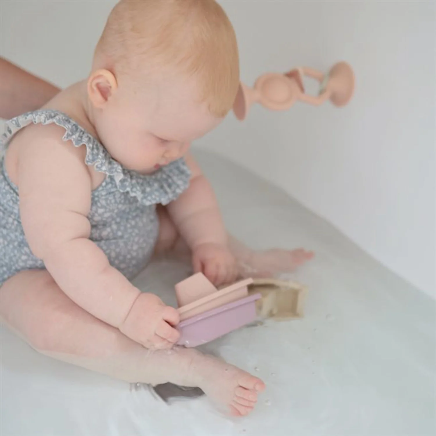 Mushie Petal Bath Boats - Image 3