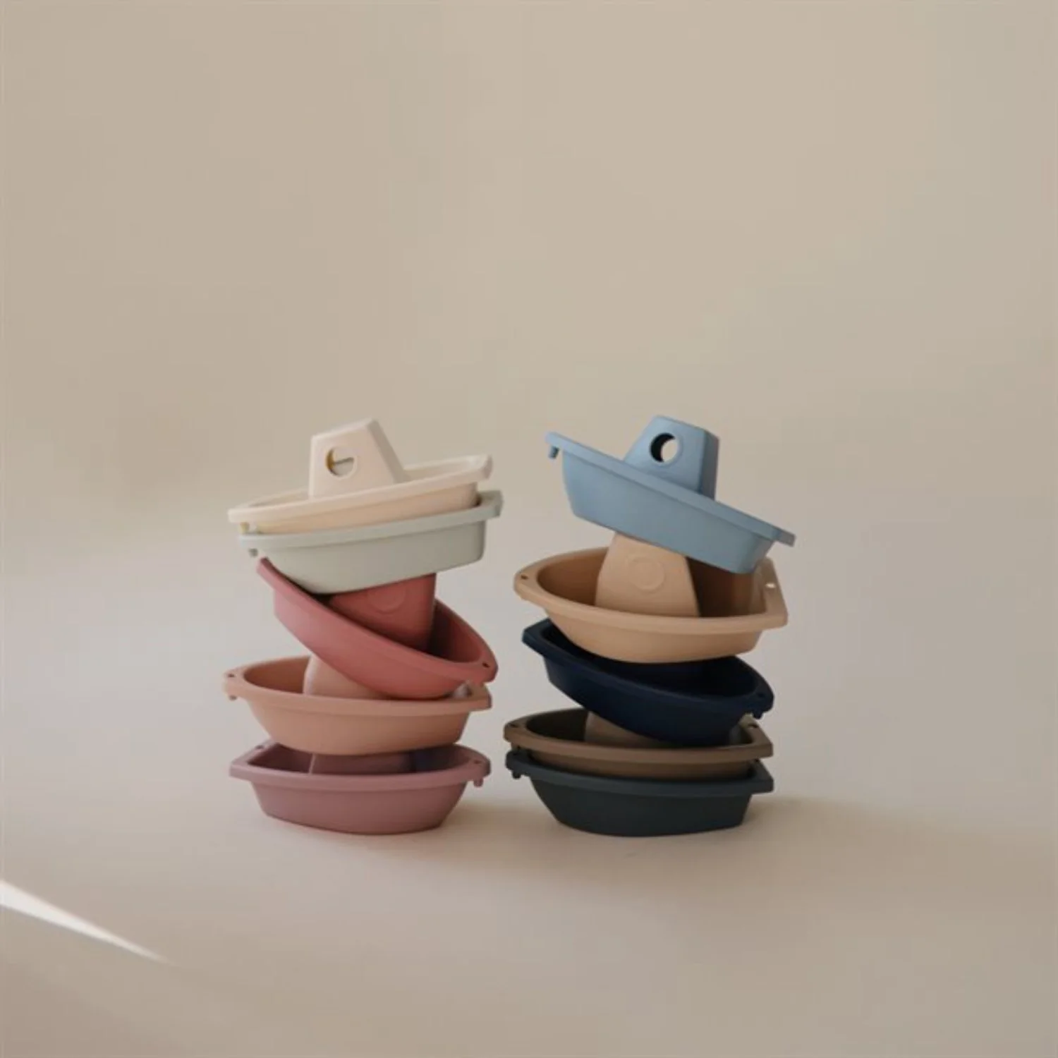 Mushie Petal Bath Boats - Image 5