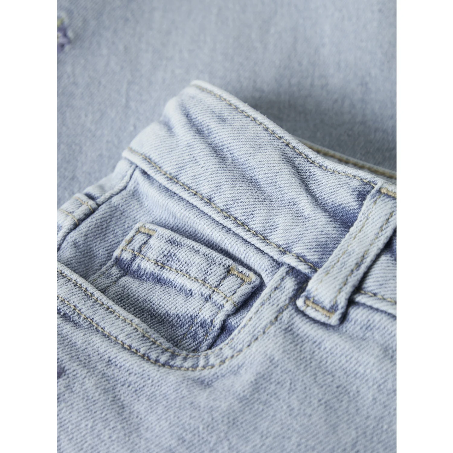 Name It Light Blue Denim Flower Embroidery Nmfbella Mom Emb Jeans 1224-Sm Noos - Image 2