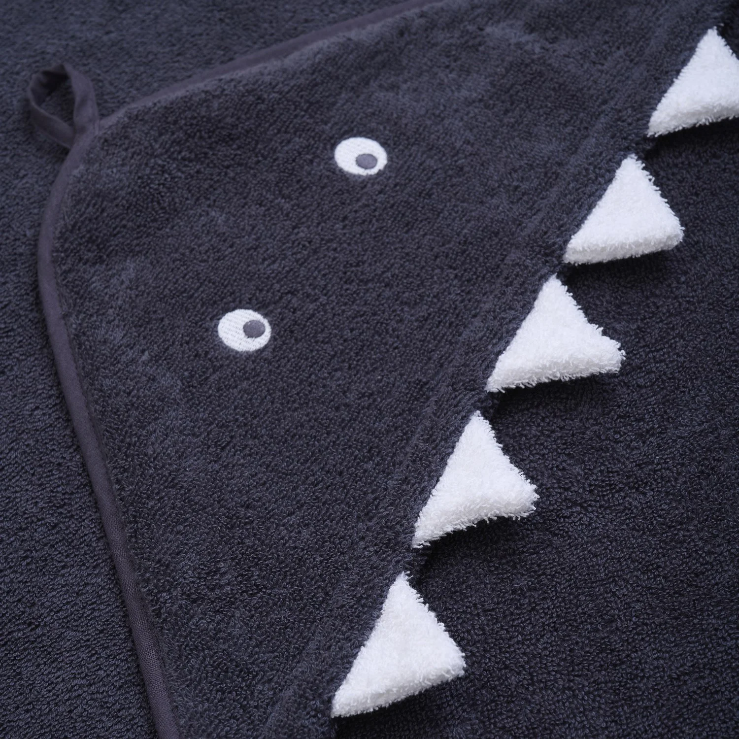 Pippi Odyssey Gray Hooded Baby Towel - Image 2