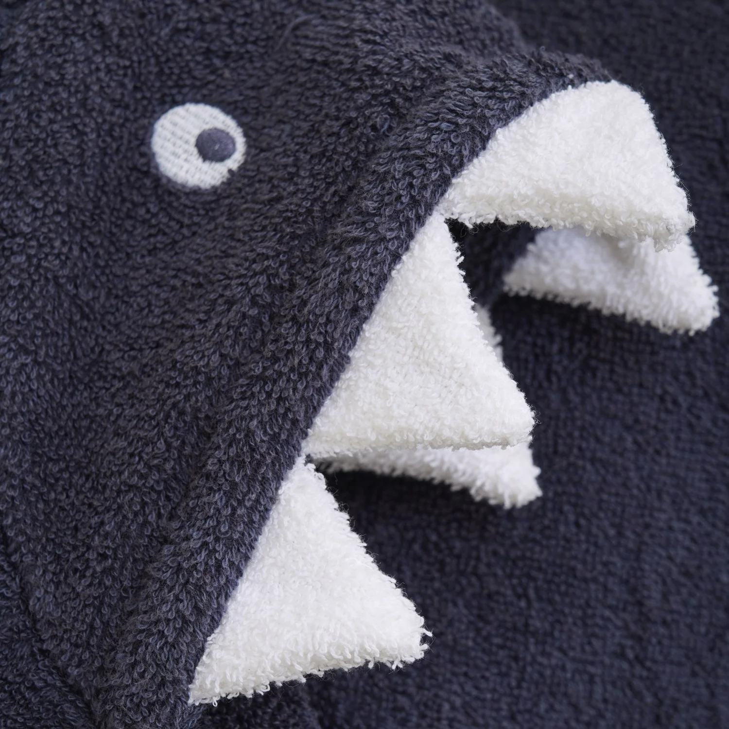 Pippi Odyssey Gray Hooded Bath Poncho - Image 2