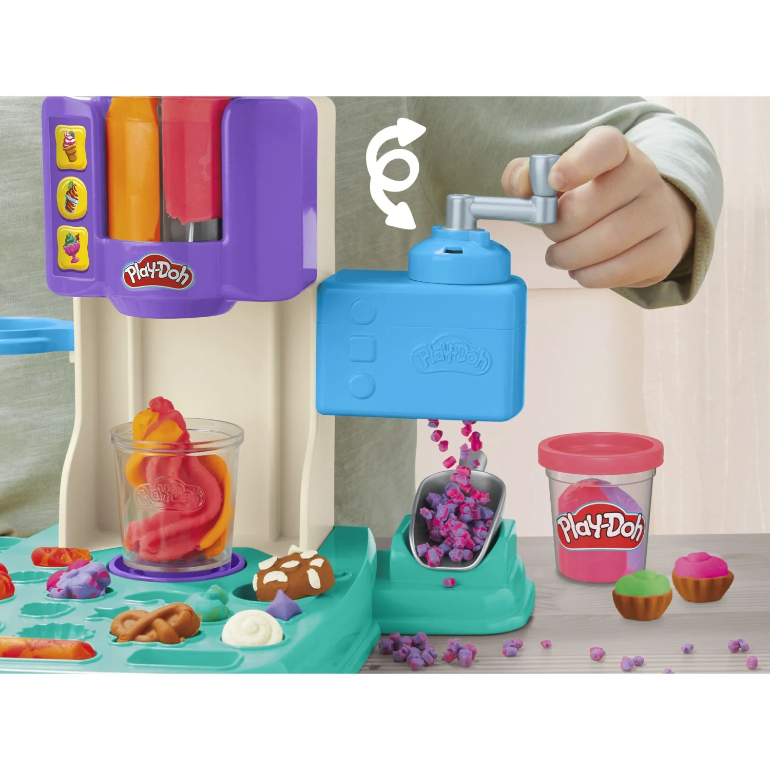 Play-Doh Rainbow Swirl Ice Cream Playset - Image 8